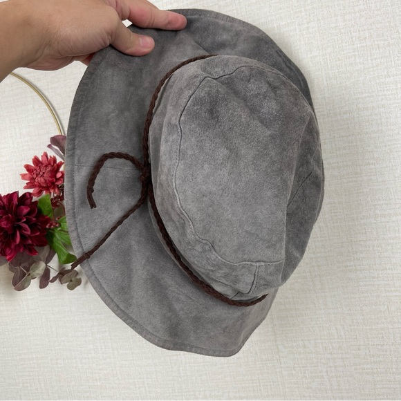 FREE PEOPLE Women Gray Tennessee Suede Floppy Bucket Hat - Picture 3 of 8